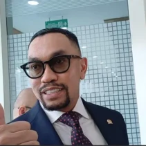 Ahmad Sahroni Pujian untuk Seskab Teddy: Inisiatif dan Kinerja Tinggi