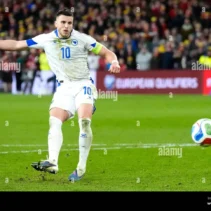 Ermedin Demirović: Bintang Bosnia yang Menghadapi Tantangan di Piala Dunia 2026