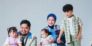 Harunya Momen Akikah Baby Sida, Anak Keempat Rigen dan Istrinya Indah