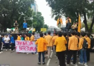 Ketegangan di Patung Kuda: Mahasiswa vs. Pendukung Program MBG
