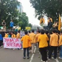 Ketegangan di Patung Kuda: Mahasiswa vs. Pendukung Program MBG