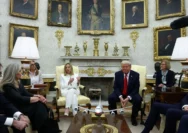 Kisruh Trump dan PM Italia: Klaim Foto Bersama Memicu Ketegangan