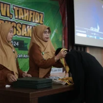 Lepas 45 Siswa Kepala MI NU Miftahul Ulum 02 Kudus Tekankan Pendidikan Akhlak dan Keimanan