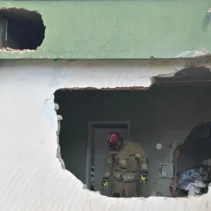 Pesawat Kecil Hantam Gedung Tertinggi Beijing, Pilot Tewas dan 13 Terluka