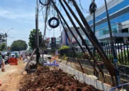 PUPR Depok Tanggap Darurat: Amankan Tiang Miring di Harjamukti Cimanggis