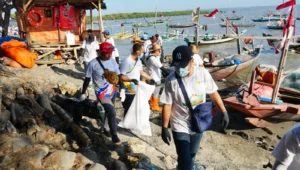 SDN Bangsalrejo Pati: Aksi Bersih Pesisir dan Pasar Menuju Adiwiyata Nasional