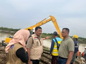 Tangani Rob Tunggulsari Pemprov Jateng dan Pemkab Pati Pasok Bantuan dan Tinjau Tanggul Jebol: Upaya Cepat Atasi Bencana Banjir