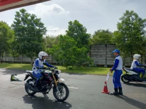 Teknik Engine Brake dan Postur Tubuh: Kunci Keselamatan Berkendara di Jalur Wisata