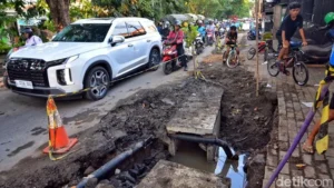 Tragedi Kecelakaan Proyek Gorong-Gorong di Surabaya: Kerabat Eri Cahyadi Jadi Korban