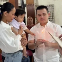 5 Momen Andrew Anak Erika Carlina Dibaptis Secara Katolik: Perjalanan Iman Baru