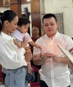 5 Momen Andrew Anak Erika Carlina Dibaptis Secara Katolik: Perjalanan Iman Baru