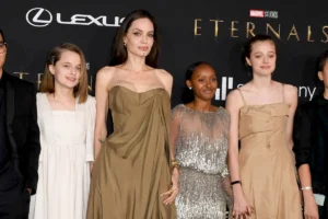 Angelina Jolie Dukung Keputusan Anak-Anak Tinggalkan Nama Pitt