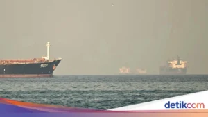 AS Bombardir Iran Lagi, Tuding Teheran Serang Kapal Komersil di Hormuz | Kompas Malam