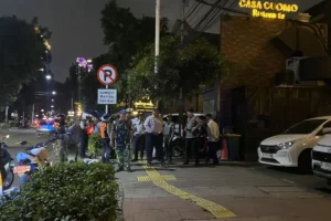Dishub Angkut Mobil yang Parkir Liar Saat Malam Minggu di Senopati-Gunawarman