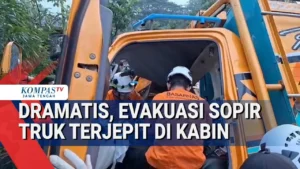 Evakuasi Dramatis Sopir Truk Trailer di Pasuruan: Tangan Masih Bergerak Saat Terjepit Kabin