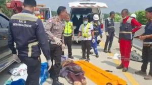 Hendak Wisata Religi, 7 Orang Tewas Kecelakaan di Tol Indrapura-Limapuluh, Bus Hantam Belakang Truk