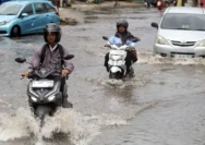Hujan dan Tantangan yang Mengintai: Dari Kekeringan Hingga Kecelakaan di Jalan Raya