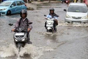 Hujan dan Tantangan yang Mengintai: Dari Kekeringan Hingga Kecelakaan di Jalan Raya
