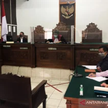 KPK Duga Bupati Kuansing Memotong Upah Petani untuk Korupsi Izin Hutan