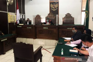 KPK Duga Bupati Kuansing Memotong Upah Petani untuk Korupsi Izin Hutan