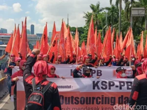 Polemik Pajak JHT: Buruh Tuntut Kebijakan Pajak 0 Persen untuk Tabungan Hari Tua
