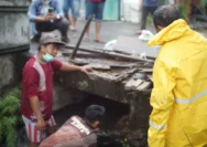 Puluhan Bangunan Liar di Surabaya Dibongkar, Saluran yang Picu Banjir Akhirnya Dibuka