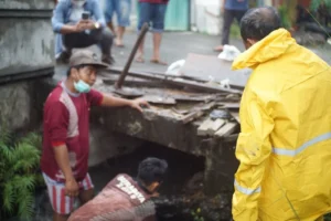 Puluhan Bangunan Liar di Surabaya Dibongkar, Saluran yang Picu Banjir Akhirnya Dibuka