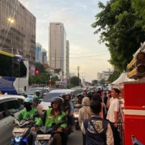 Ratusan Pemotor Kumpul di Sarinah-Bundaran HI, Akibatnya Lalu Lintas Macet Parah