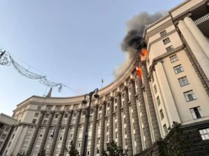 Serangan Besar-Besaran Rusia di Kyiv: 23 Tewas dan Desakan Zelensky untuk Pertahanan Udara