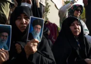 Seruan Protes Mengguncang Mashhad Saat Pemakaman Ali Khamenei Digelar