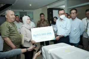 BPJS Ketenagakerjaan Serahkan Hak Jaminan Sosial Almarhum Sumarna, Nilainya Rp 418 Juta