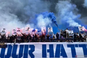 Luka Menalo Takjub Melihat Ribuan Bobotoh Padati Latihan Persib Bandung, Sebut Atmosfernya Luar Biasa