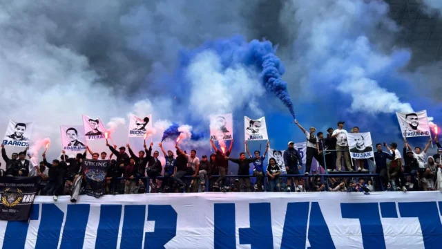 Luka Menalo Takjub Melihat Ribuan Bobotoh Padati Latihan Persib Bandung, Sebut Atmosfernya Luar Biasa