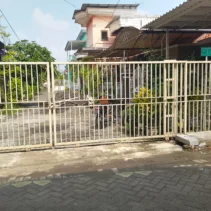 Pagar Besi di Mal Surabaya: Simbol Keamanan atau Kecemasan Kota?