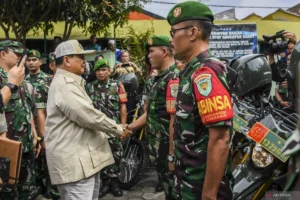 Prabowo Naikkan Tukin TNI & Pegawai Kemhan, Guntur Romli Pertanyakan Nasib Gaji Guru dan ASN