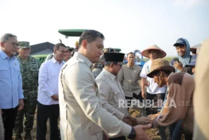 Presiden Prabowo Menjawab Kritik: TNI Turun ke Sawah dan Polisi Menanam Jagung untuk Program MBG