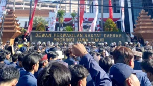 Ribuan Massa PSHT Kepung Markas Debt Collector di Surabaya, Situasi Memanas
