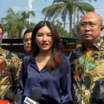 Sarwendah Hadiri Sidang Hak Asuh Anak, Ruben Onsu Absen: Drama Persidangan yang Menghebohkan!