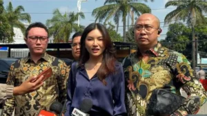 Sarwendah Hadiri Sidang Hak Asuh Anak, Ruben Onsu Absen: Drama Persidangan yang Menghebohkan!